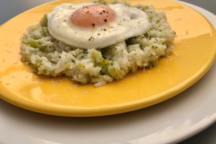 Arroz de Brócolos com Ovo "Estrelado"